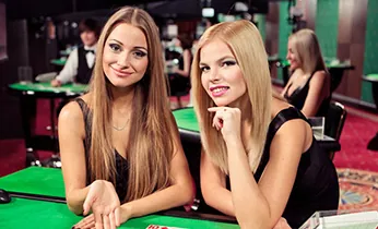 Hình ảnh đội ngũ chuyên gia của 383sports nhà cái